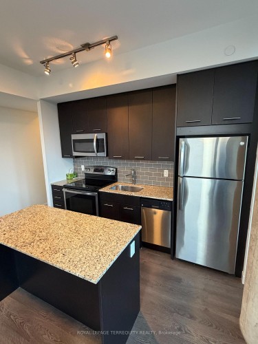 910-2055 Danforth Avenue, Toronto, ON - Indoor Photo Showing Kitchen With Upgraded Kitchen