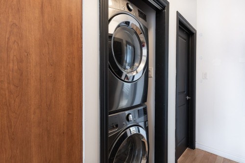 Laundry - 201-7965 Rue St-Hubert, Montréal (Villeray/Saint-Michel/Parc-Extension), QC - Indoor Photo Showing Laundry Room