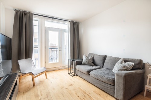 Living Room - 201-7965 Rue St-Hubert, Montréal (Villeray/Saint-Michel/Parc-Extension), QC - Indoor Photo Showing Living Room