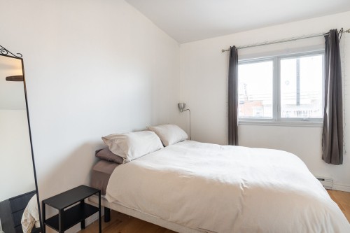 Master Bedroom - 201-7965 Rue St-Hubert, Montréal (Villeray/Saint-Michel/Parc-Extension), QC - Indoor Photo Showing Bedroom