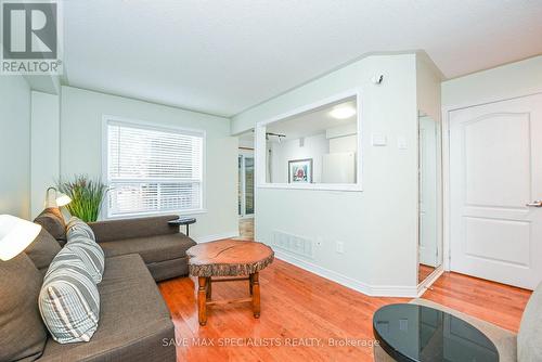 614 Lumberton Crescent, Mississauga, ON - Indoor Photo Showing Living Room