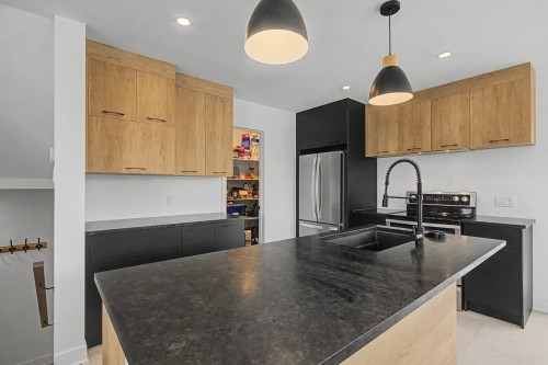 Kitchen - 52 Boul. St-Luc, Saint-Jean-Sur-Richelieu, QC - Indoor Photo Showing Kitchen