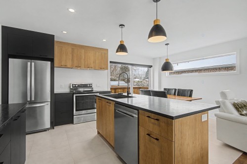 Kitchen - 52 Boul. St-Luc, Saint-Jean-Sur-Richelieu, QC - Indoor Photo Showing Kitchen With Upgraded Kitchen