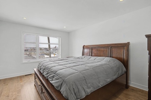Master Bedroom - 52 Boul. St-Luc, Saint-Jean-Sur-Richelieu, QC - Indoor Photo Showing Bedroom