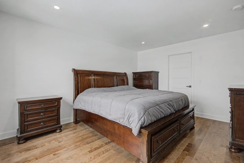Master Bedroom - 52 Boul. St-Luc, Saint-Jean-Sur-Richelieu, QC - Indoor Photo Showing Bedroom