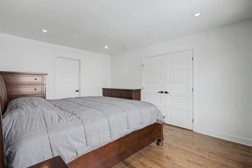 Master Bedroom - 52 Boul. St-Luc, Saint-Jean-Sur-Richelieu, QC - Indoor Photo Showing Bedroom