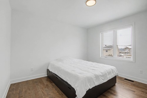 Bedroom - 52 Boul. St-Luc, Saint-Jean-Sur-Richelieu, QC - Indoor Photo Showing Bedroom