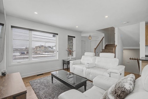 Living Room - 52 Boul. St-Luc, Saint-Jean-Sur-Richelieu, QC - Indoor Photo Showing Living Room