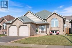 63 REDBUD Crescent  Simcoe, ON N3Y 0B8