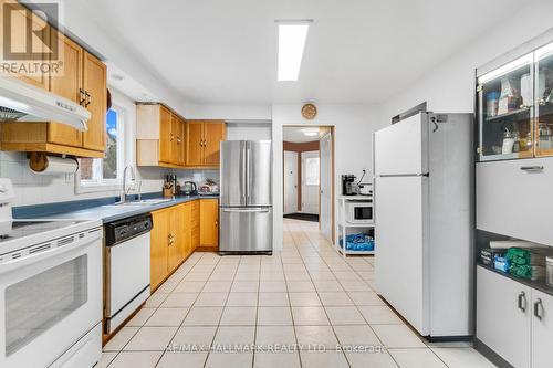 3310 Greenbelt Crescent, Mississauga, ON - Indoor Photo Showing Kitchen
