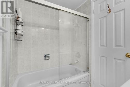 3310 Greenbelt Crescent, Mississauga, ON - Indoor Photo Showing Bathroom