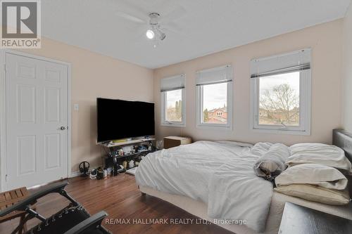 3310 Greenbelt Crescent, Mississauga, ON - Indoor Photo Showing Bedroom