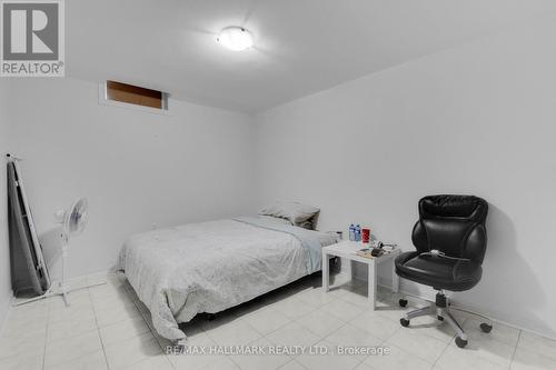 3310 Greenbelt Crescent, Mississauga, ON - Indoor Photo Showing Bedroom