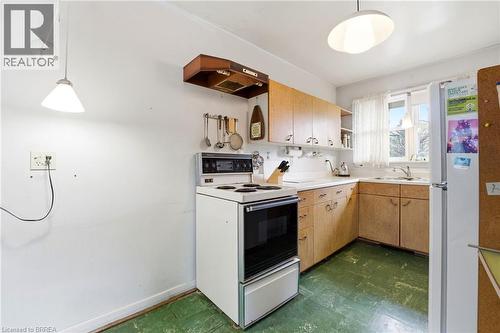 15 Granton Street, Hamilton, ON - Indoor Photo Showing Kitchen