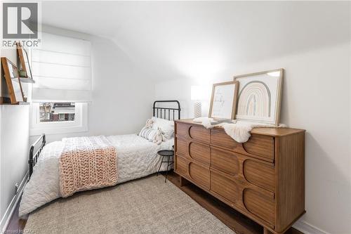 109 Grosvenor Avenue N, Hamilton, ON - Indoor Photo Showing Bedroom