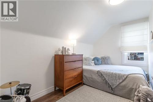 109 Grosvenor Avenue N, Hamilton, ON - Indoor Photo Showing Bedroom