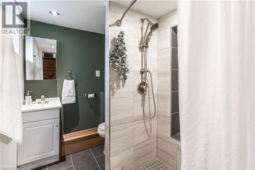 109 Grosvenor Avenue N, Hamilton, ON - Indoor Photo Showing Bathroom