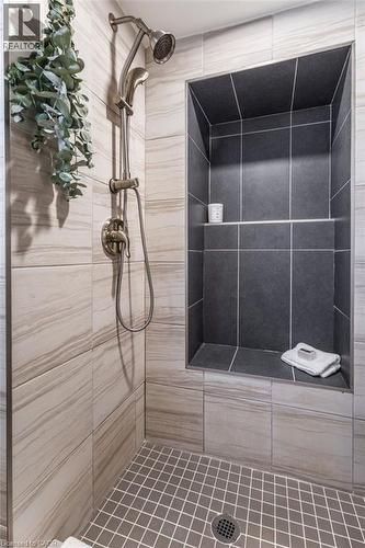 109 Grosvenor Avenue N, Hamilton, ON - Indoor Photo Showing Bathroom