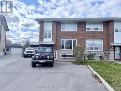18 WYNDCLIFF CRESCENT  Toronto, ON M4A 2K1