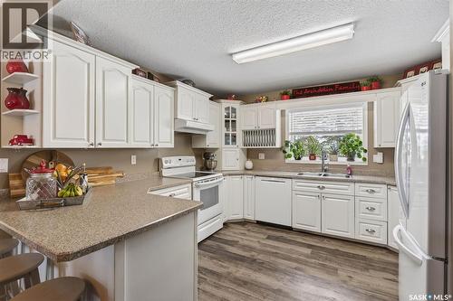 205 Mccosh Drive, Melfort, SK - Indoor Photo Showing Kitchen With Double Sink