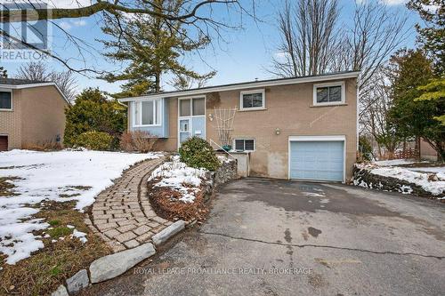 28 PEMBER PLACE  Kingston (Central City West), ON K7M 2P7
