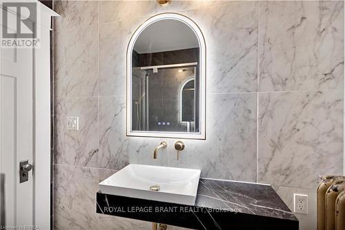 134 Sherman Avenue S, Hamilton, ON - Indoor Photo Showing Bathroom