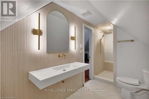 134 Sherman Avenue S, Hamilton, ON - Indoor Photo Showing Bathroom