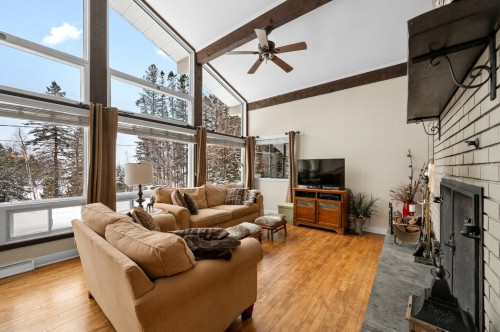 Salon - 1 Av. De Champfleury, Estérel, QC - Indoor Photo Showing Living Room With Fireplace