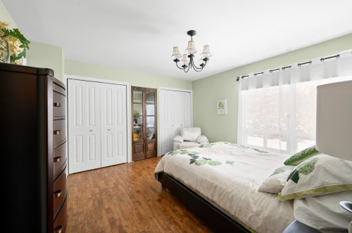 Chambre à coucher principale - 1 Av. De Champfleury, Estérel, QC - Indoor Photo Showing Bedroom