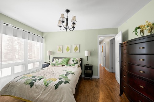 Chambre à coucher principale - 1 Av. De Champfleury, Estérel, QC - Indoor Photo Showing Bedroom