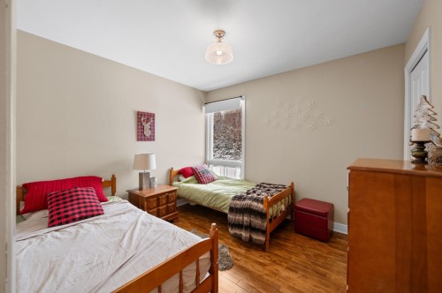 Chambre à coucher - 1 Av. De Champfleury, Estérel, QC - Indoor Photo Showing Bedroom