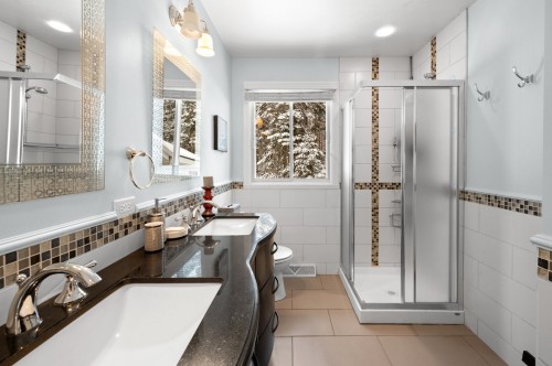 Salle de bains - 1 Av. De Champfleury, Estérel, QC - Indoor Photo Showing Bathroom