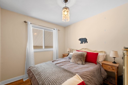 Chambre à coucher - 1 Av. De Champfleury, Estérel, QC - Indoor Photo Showing Bedroom