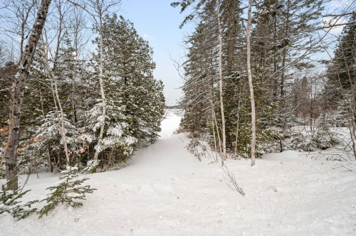 Accès au plan d'eau - 1 Av. De Champfleury, Estérel, QC - Outdoor