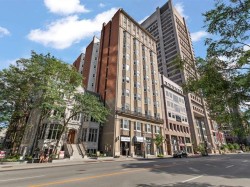 52-900 Rue Sherbrooke O.  Montréal (Ville-Marie), QC H3A 1G3