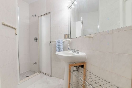 Salle de bains - 52-900 Rue Sherbrooke O., Montréal (Ville-Marie), QC - Indoor Photo Showing Bathroom