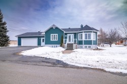 1002 Rue des Champs  Sainte-Hélène-De-Kamouraska, QC G0L 3J0