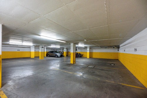 Parking - 605-7501 Av. Mountain Sights, Montréal (Côte-Des-Neiges/Notre-Dame-De-Grâce), QC - Indoor Photo Showing Garage