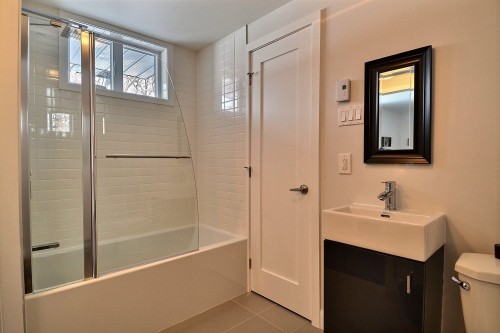 Salle de bains - 562 Rue Le Royer, Saint-Lambert, QC - Indoor Photo Showing Bathroom