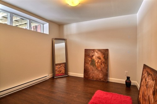 Chambre à coucher - 562 Rue Le Royer, Saint-Lambert, QC - Indoor Photo Showing Other Room