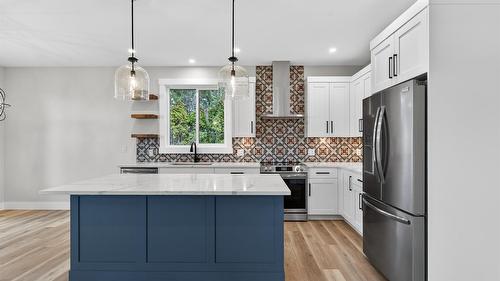 2520 Golf View Crescent, Blind Bay, BC - Indoor Photo Showing Kitchen With Upgraded Kitchen