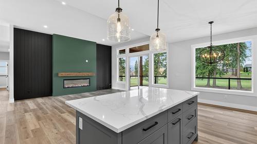 2520 Golf View Crescent, Blind Bay, BC - Indoor With Fireplace