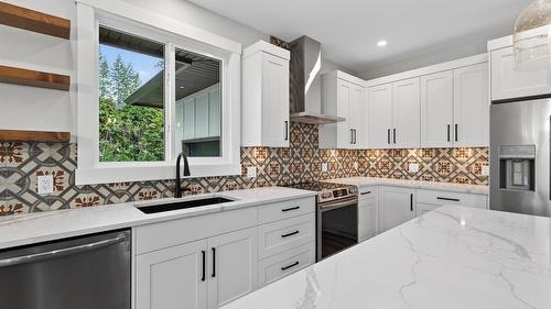 2520 Golf View Crescent, Blind Bay, BC - Indoor Photo Showing Kitchen With Upgraded Kitchen
