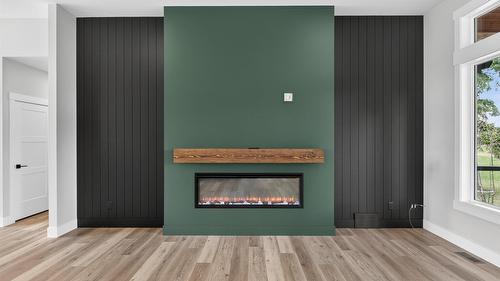 2520 Golf View Crescent, Blind Bay, BC - Indoor Photo Showing Living Room With Fireplace