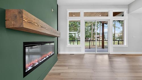 2520 Golf View Crescent, Blind Bay, BC - Indoor With Fireplace