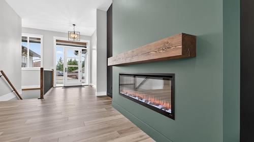 2520 Golf View Crescent, Blind Bay, BC - Indoor Photo Showing Living Room With Fireplace