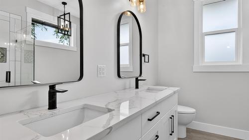 2520 Golf View Crescent, Blind Bay, BC - Indoor Photo Showing Bathroom