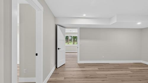 2520 Golf View Crescent, Blind Bay, BC - Indoor Photo Showing Other Room