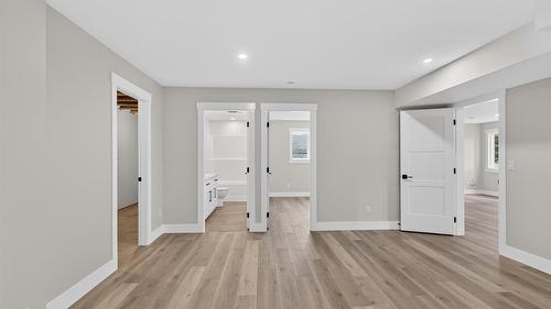 2520 Golf View Crescent, Blind Bay, BC - Indoor Photo Showing Other Room