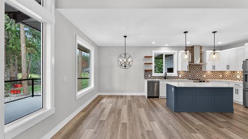2520 Golf View Crescent, Blind Bay, BC - Indoor Photo Showing Kitchen With Upgraded Kitchen